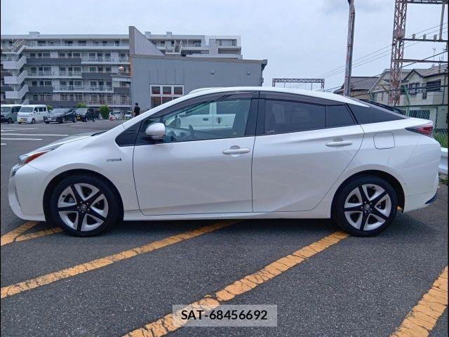 Toyota PRIUS 2018-06 7456886-6