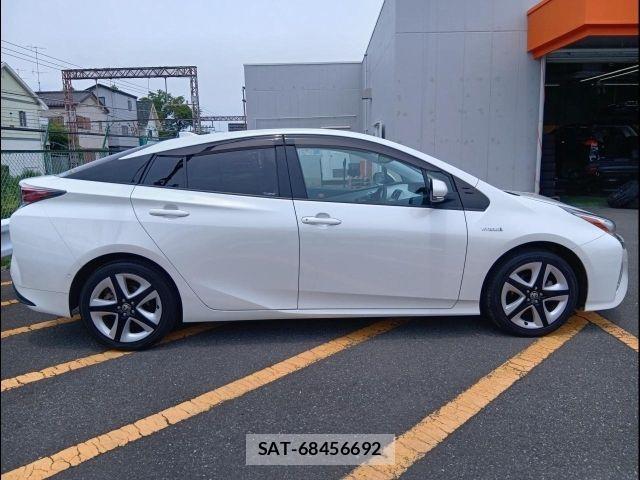 Toyota PRIUS 2018-06 7456886-8