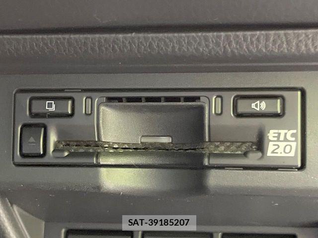 Toyota PRIUS 2023-04 7456860-6