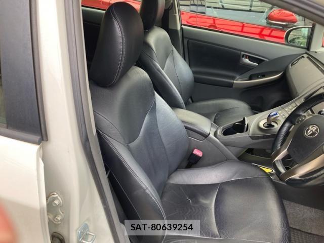 Toyota PRIUS 2011-11 7456977-11