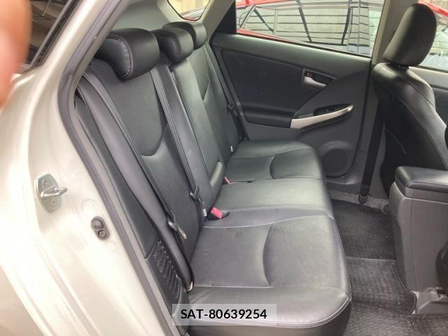 Toyota PRIUS 2011-11 7456977-12