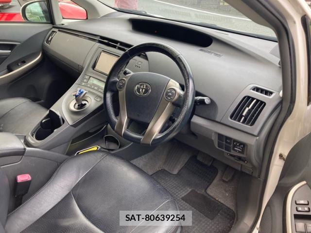 Toyota PRIUS 2011-11 7456977-14
