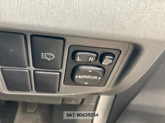 Toyota PRIUS 2011-11 7456977-17