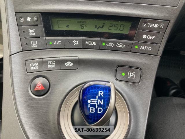 Toyota PRIUS 2011-11 7456977-23