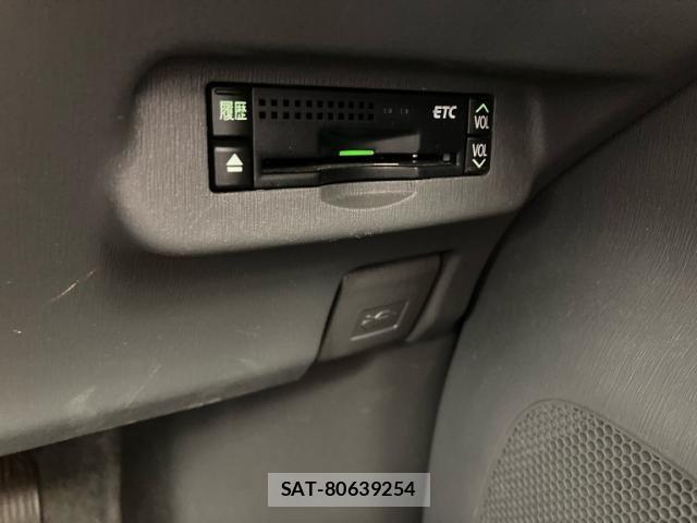Toyota PRIUS 2011-11 7456977-24