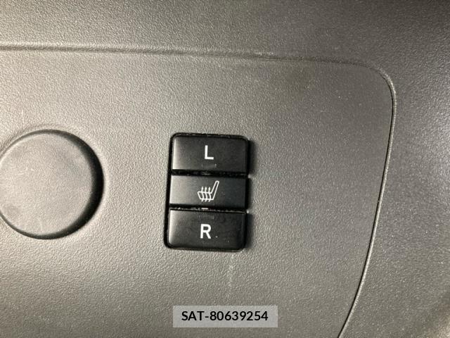 Toyota PRIUS 2011-11 7456977-26
