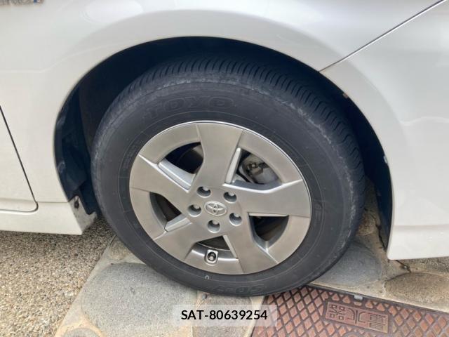 Toyota PRIUS 2011-11 7456977-2
