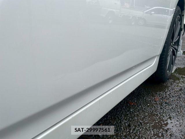 Toyota PRIUS 2011-03 7456935-15