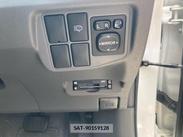 Toyota PRIUS 2010-07 7456934-19