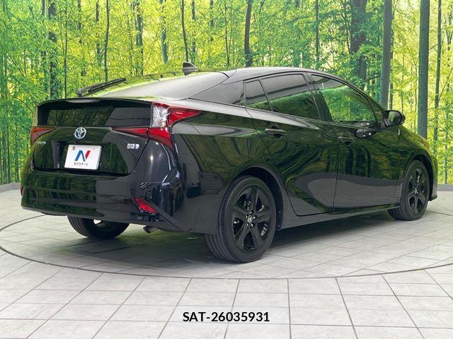 Toyota PRIUS 2022-02 7456861-16