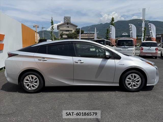 Toyota PRIUS 2018-01 7456887-11