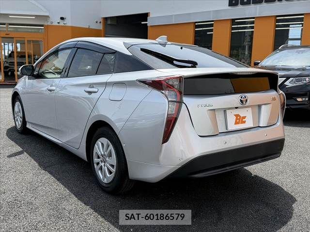 Toyota PRIUS 2018-01 7456887-12