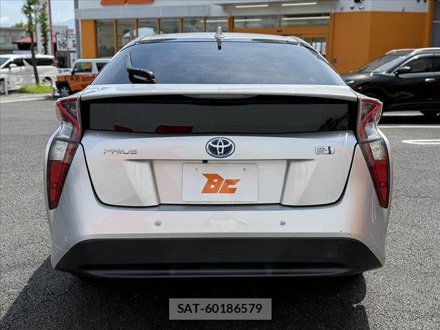 Toyota PRIUS 2018-01 7456887-13