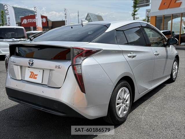 Toyota PRIUS 2018-01 7456887-14