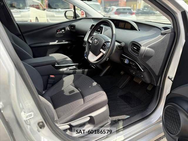 Toyota PRIUS 2018-01 7456887-15