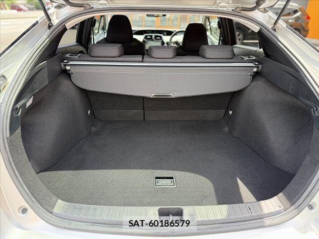 Toyota PRIUS 2018-01 7456887-18