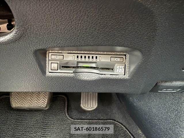 Toyota PRIUS 2018-01 7456887-22