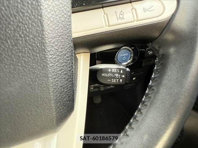 Toyota PRIUS 2018-01 7456887-25