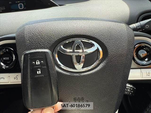 Toyota PRIUS 2018-01 7456887-3