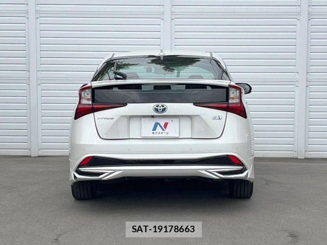 Toyota PRIUS 2020-02 7456868-16