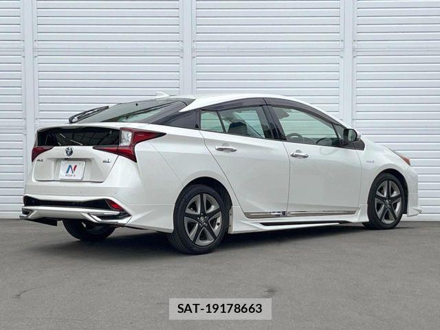 Toyota PRIUS 2020-02 7456868-18