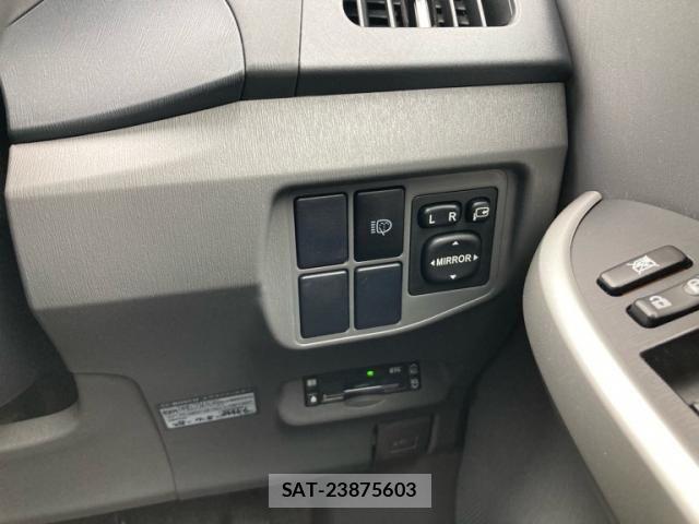 Toyota PRIUS 2011-03 7456974-21
