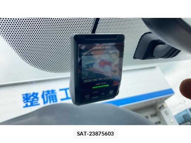 Toyota PRIUS 2011-03 7456974-23