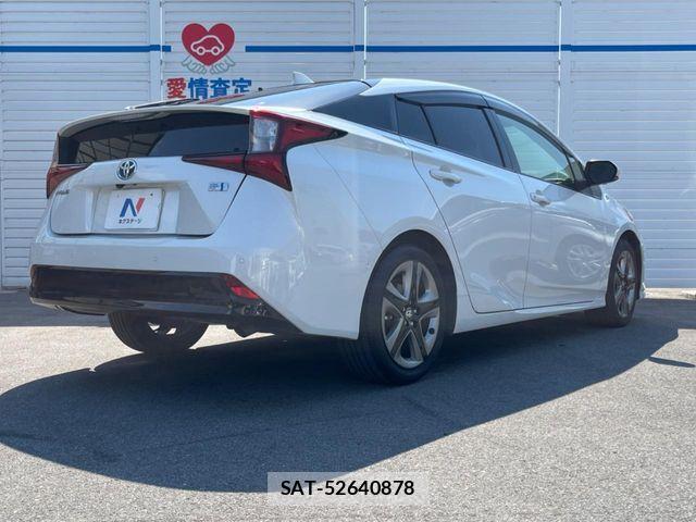 Toyota PRIUS 2021-07 7456863-17