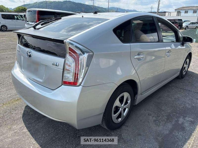 Toyota PRIUS 2013-10 7491209-1