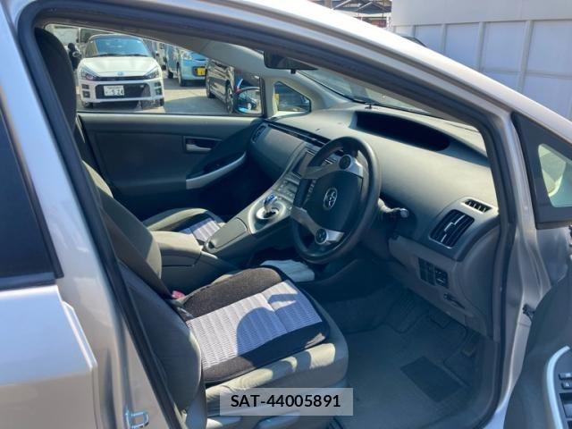 Toyota PRIUS 2010-02 7509739-10