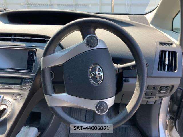 Toyota PRIUS 2010-02 7509739-11