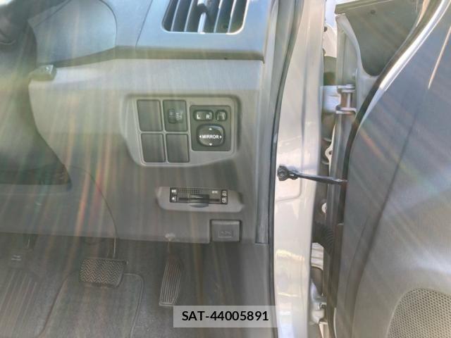Toyota PRIUS 2010-02 7509739-12