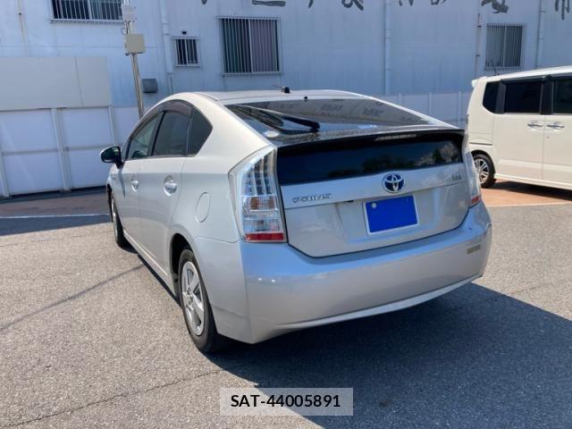 Toyota PRIUS 2010-02 7509739-3