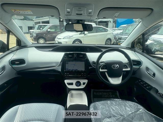 Toyota PRIUS 2018-10 7502291-2