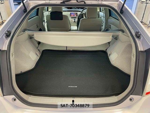 Toyota PRIUS 2013-04 7502325-12