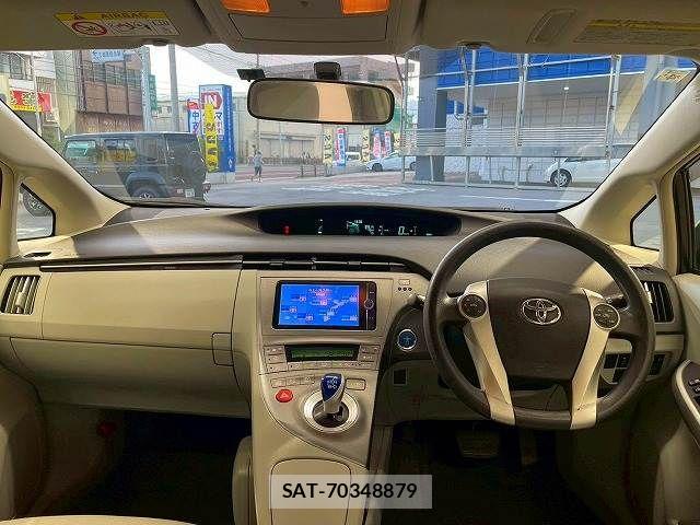 Toyota PRIUS 2013-04 7502325-2