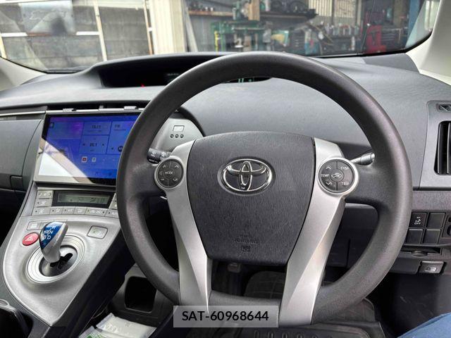 Toyota PRIUS 2012-03 7509721-10