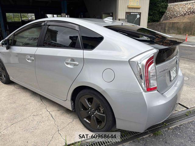 Toyota PRIUS 2012-03 7509721-3