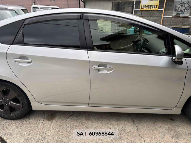 Toyota PRIUS 2012-03 7509721-6