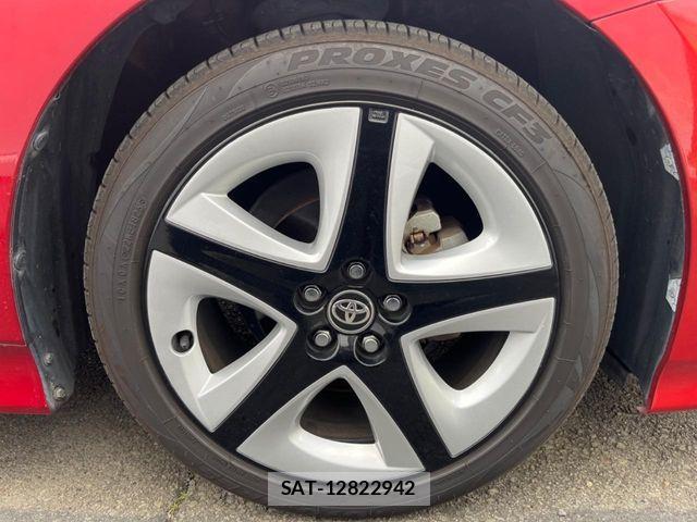 Toyota PRIUS 2015-12 7509708-13