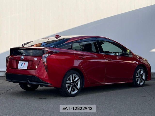 Toyota PRIUS 2015-12 7509708-17