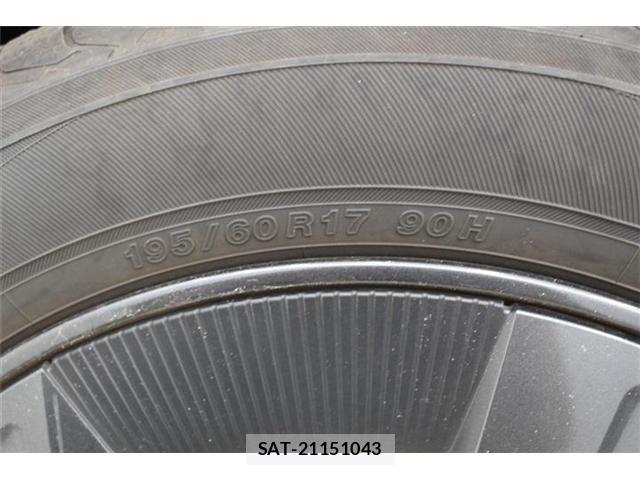 Toyota PRIUS 2023-10 7502278-19