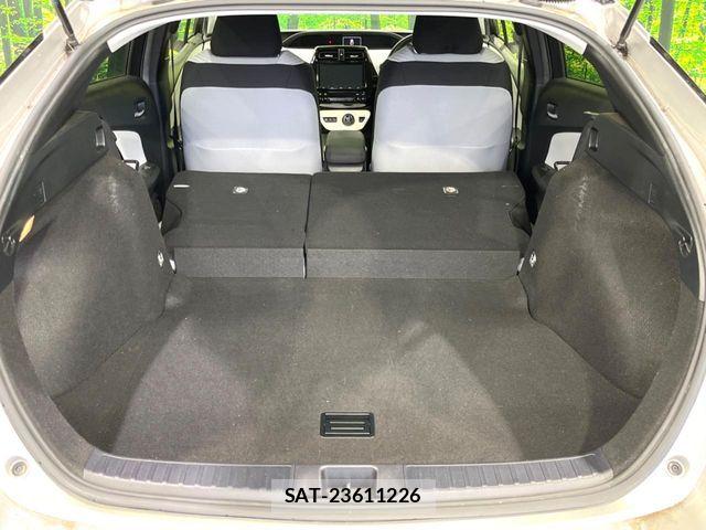 Toyota PRIUS 2018-04 7502328-9