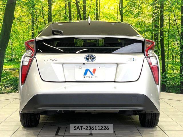 Toyota PRIUS 2018-04 7502328-14