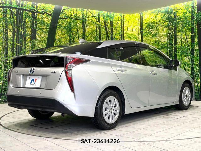 Toyota PRIUS 2018-04 7502328-16