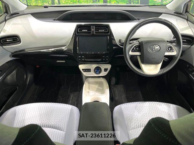 Toyota PRIUS 2018-04 7502328-1