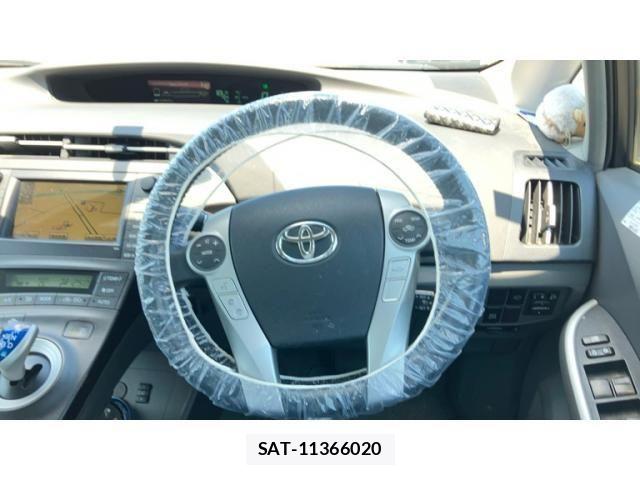 Toyota PRIUS 2010-03 7502363-12