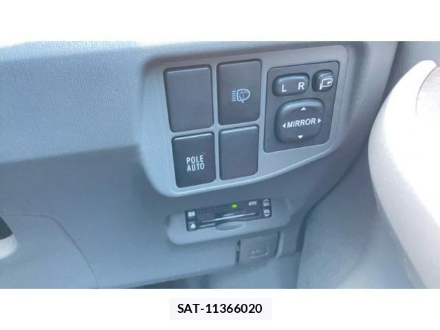 Toyota PRIUS 2010-03 7502363-15