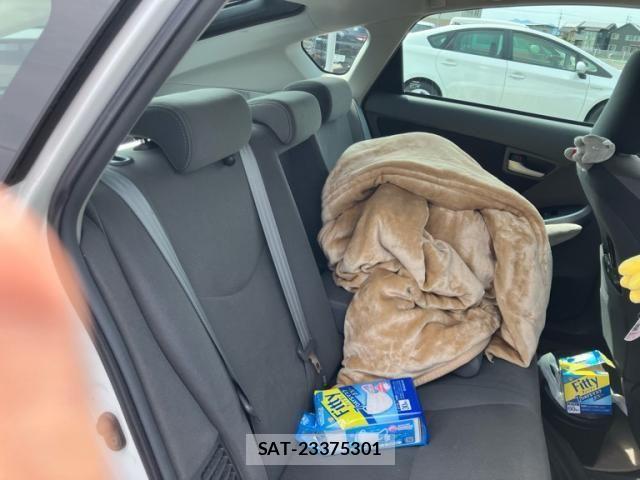 Toyota PRIUS 2012-01 7502358-9