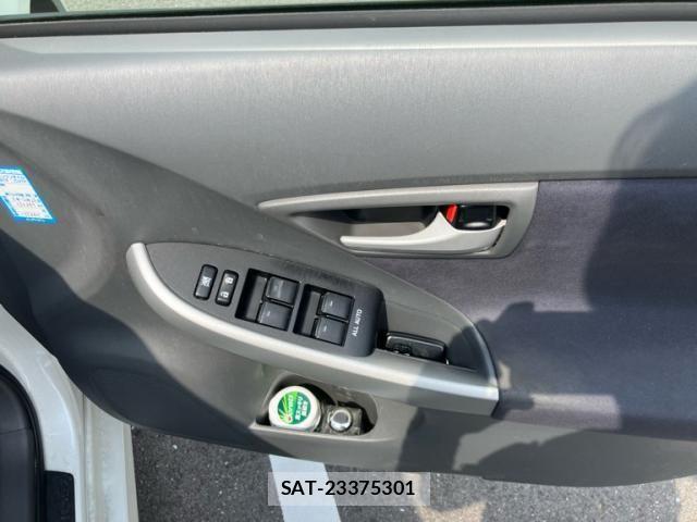Toyota PRIUS 2012-01 7502358-8